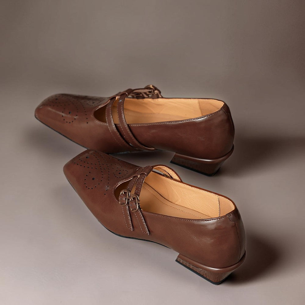 Marisol – Mary Jane-pumps med brogue-mønster og dobbelt rem