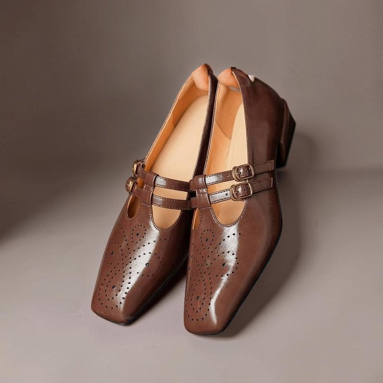 Marisol – Mary Jane-pumps med brogue-mønster og dobbelt rem