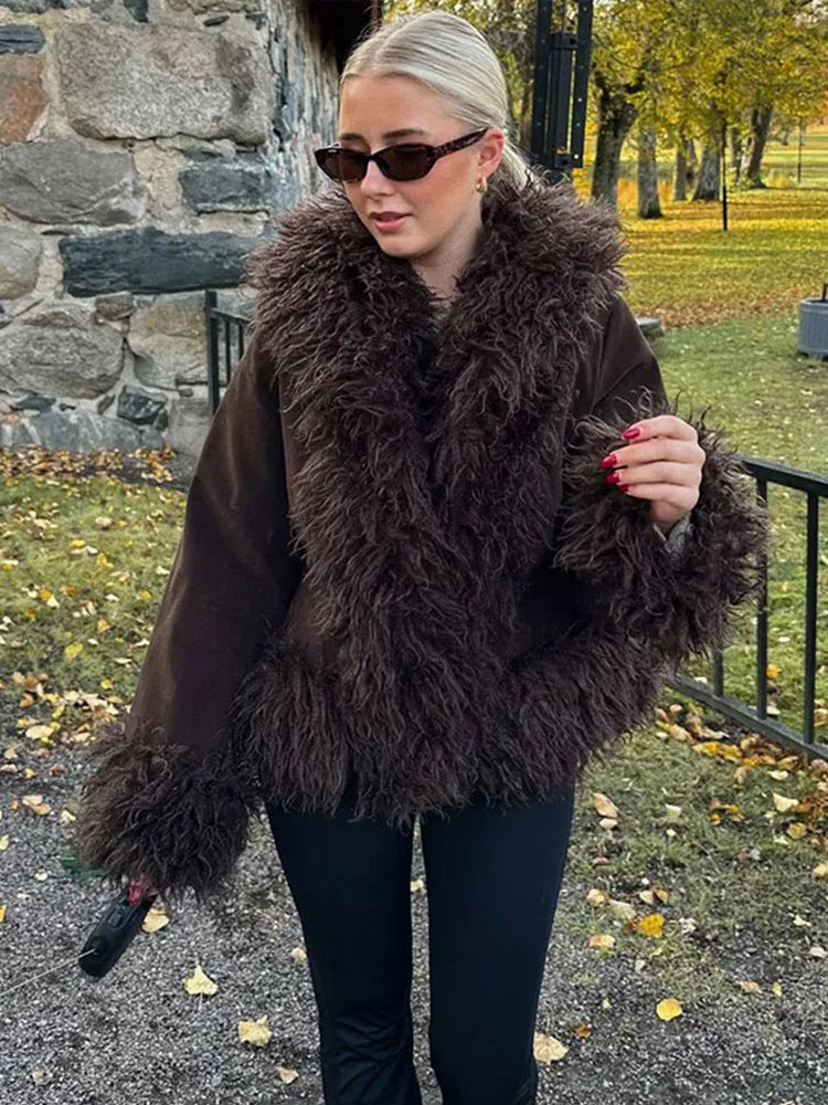 Romina | Elegant vinterjakke i brun imiteret pels