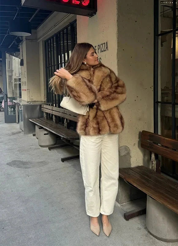 Isolina – Oversized brun frakke i imiteret pels